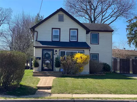 564 Park Ave, Uniondale, NY 11553