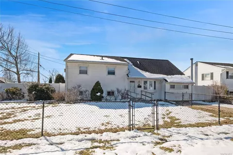 1004 N Ontario Ave, Lindenhurst, NY 11757