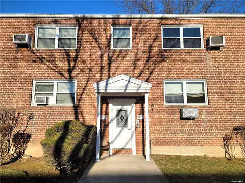 88-25 Shore Pkwy #24, Howard Beach, NY 11414