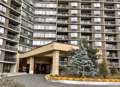 2 Bay Club Dr #19J, Bayside, NY 11360