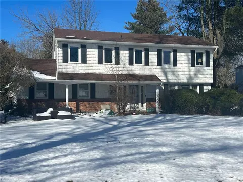 4 Wood Sorrell Ln, East Northport, NY 11731
