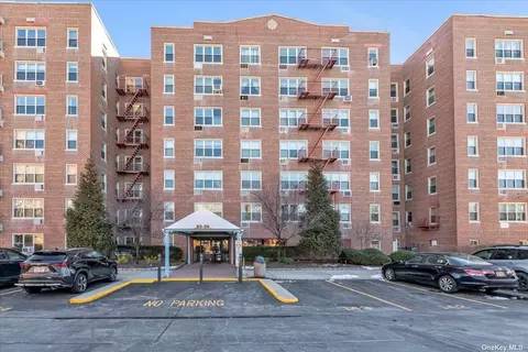 23-35 Bell Blvd #3B, Bayside, NY 11360