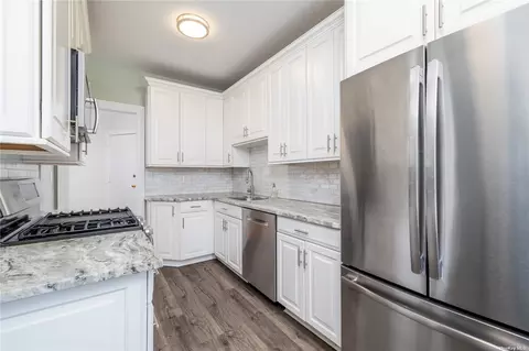 12 Hempstead Ave #1B, Rockville Centre, NY 11570