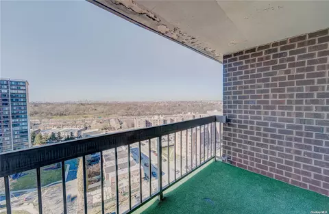 2 Bay Club Dr #18W, Bayside, NY 11360