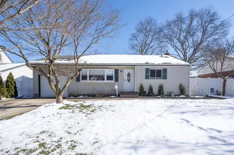 10 Sibley Pl, Huntington Station, NY 11746