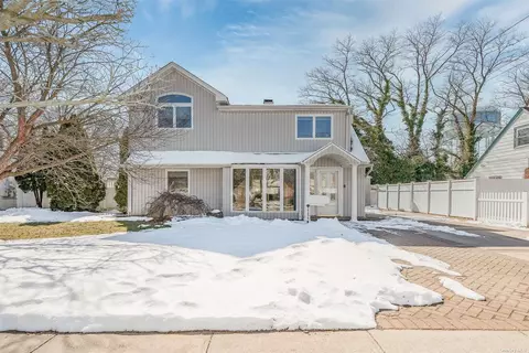 2294 7th St, East Meadow, NY 11554