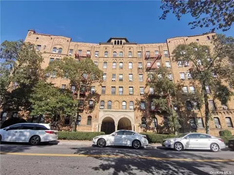 8344 Lefferts Blvd #2K, Kew Gardens, NY 11415