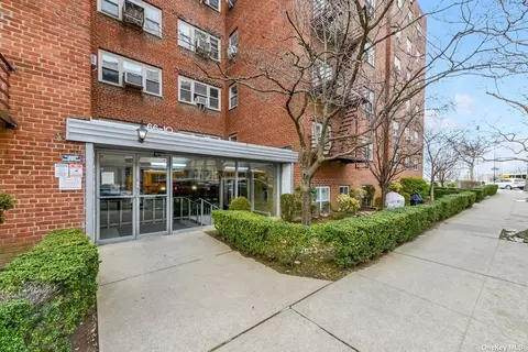 66-10 149th St #2A, Flushing, NY 11367