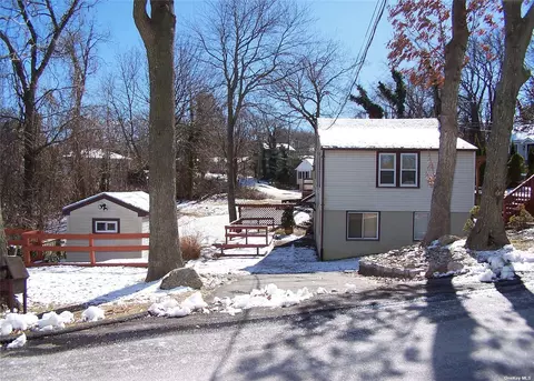 39 Misty Rd, Rocky Point, NY 11778