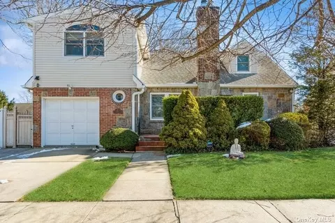 34 Lesoir Ave, Floral Park, NY 11001