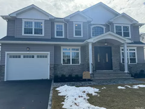 73 Diamond Dr, Plainview, NY 11803