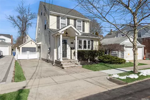 85 Harvard St, Williston Park, NY 11596