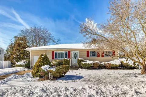 10 Lucille Dr, South Setauket, NY 11720
