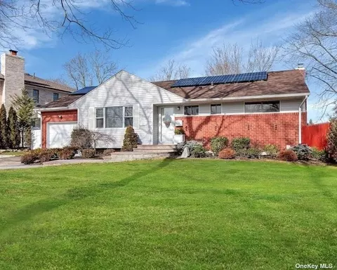 9 Rosalie Pl, Commack, NY 11725