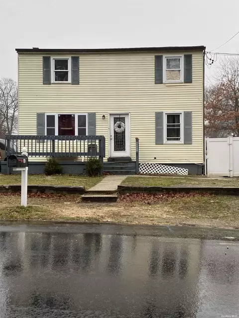 36 Birch St, Wyandanch, NY 11798