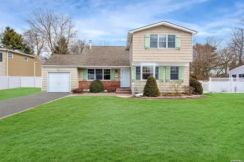45 Birchbrook Dr, Smithtown, NY 11787