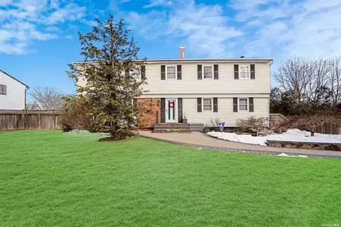 89 Forest Rd, Centereach, NY 11720