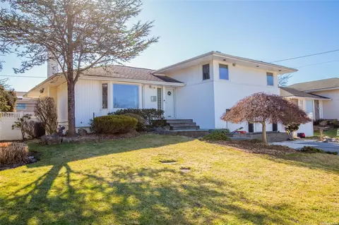 54 Bounty Ln, Jericho, NY 11753