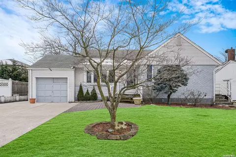 1045 Milburn Rd, Valley Stream, NY 11580