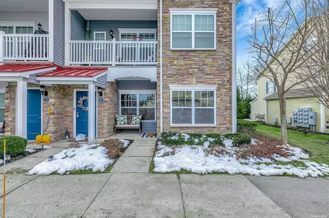 60 Barley Ln #60, Patchogue, NY 11772