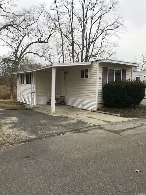 37-14 Hubbard Ave, Riverhead, NY 11901