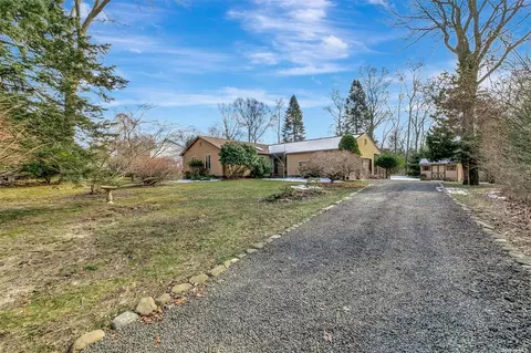 127 N Side Rd, Wading River, NY 11792