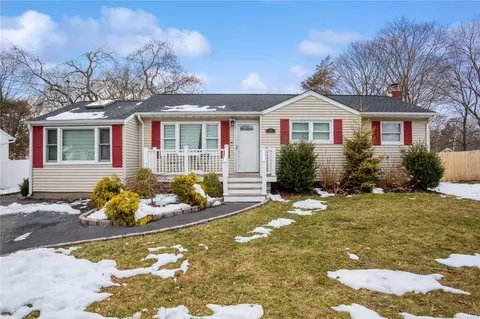 53 Champlain St, Port Jefferson Station, NY 11776