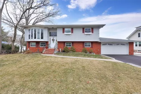548 Washington Ave, Lindenhurst, NY 11757