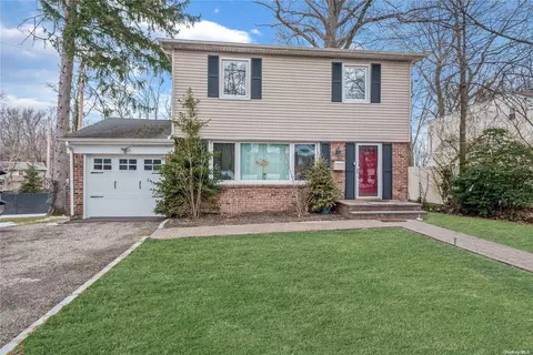 113 Colonial Rd, Great Neck, NY 11021