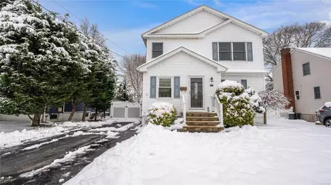 27 Croydon Dr, Bellmore, NY 11710