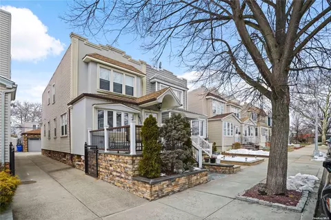 69-20 68th St, Glendale, NY 11385