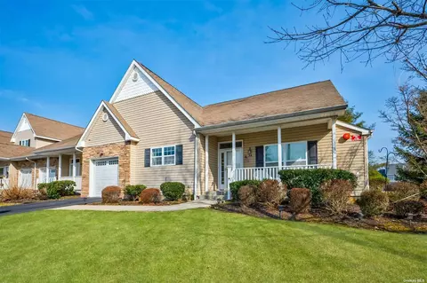 34 Rose Ln #34, Mount Sinai, NY 11766