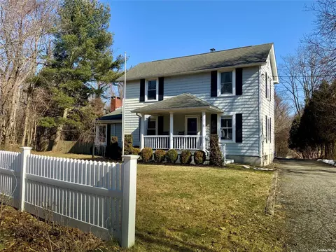 67 Shore Rd, Mount Sinai, NY 11766