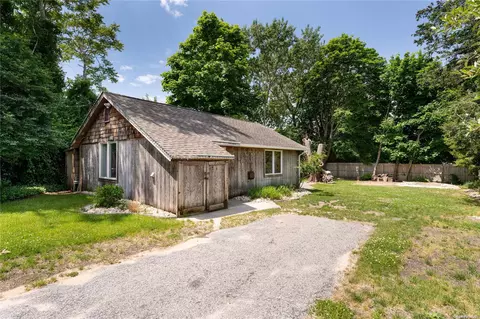 56 Foster Ave, Hampton Bays, NY 11946