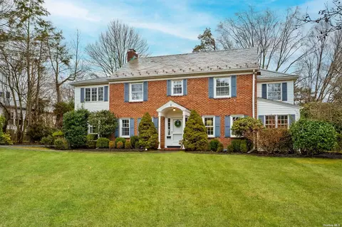 73 Westgate Blvd, Manhasset, NY 11030