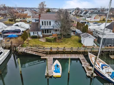 576 Guy Lombardo Ave, Freeport, NY 11520