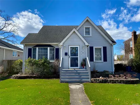 280 West Ave, Patchogue, NY 11772