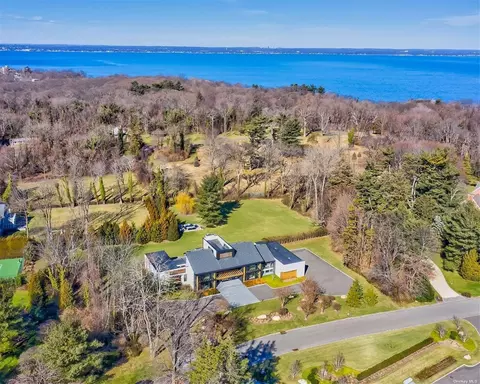 21 Elm Ct, Sands Point, NY 11050