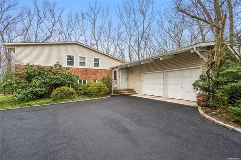 3 N Hills Rd, East Norwich, NY 11732