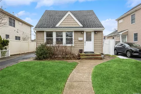 2702 Rosebud Ave, Merrick, NY 11566
