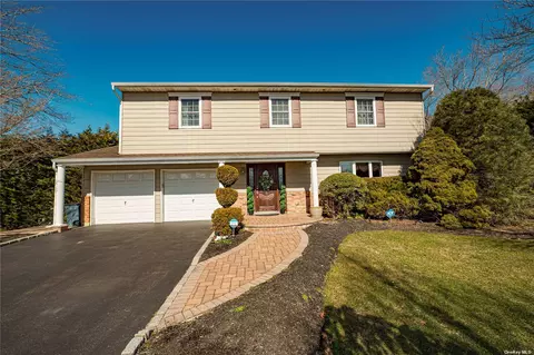 21 Newton Rd, Hauppauge, NY 11788