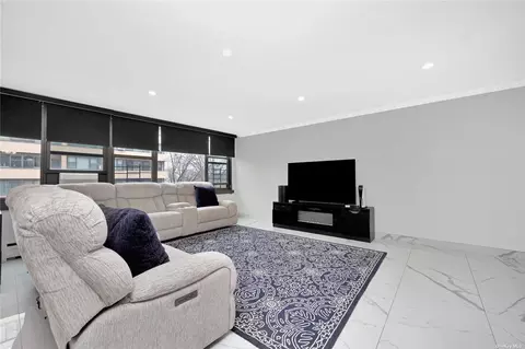 162-20 9th Ave #5C, Beechhurst, NY 11357