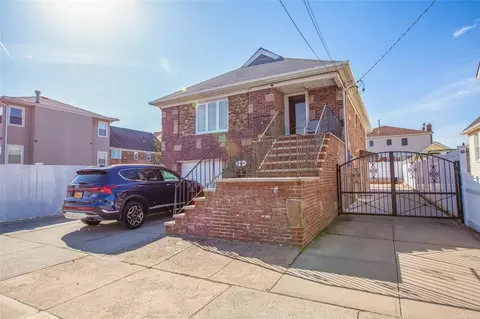 157-44 100th St, Howard Beach, NY 11414