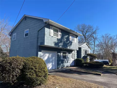 9 Longstreet Dr, Lake Grove, NY 11755