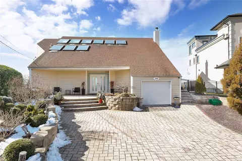 3382 Hewlett Ave, Merrick, NY 11566