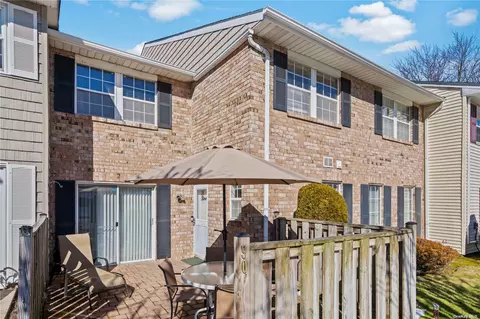 90 Terrace Ln #90, Woodbury, NY 11797