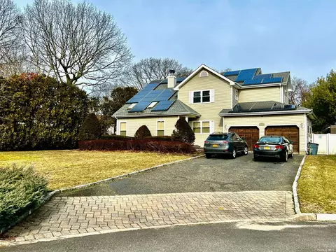 3 Blair Ct, Coram, NY 11727
