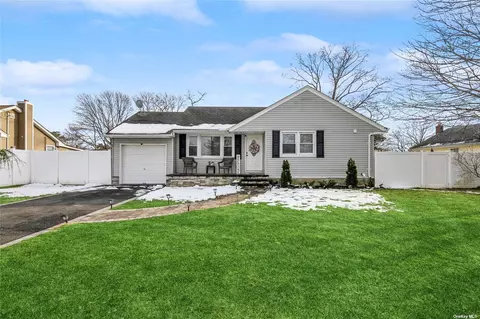 91 Roosevelt Ave, Massapequa, NY 11758
