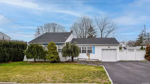 1324 Brooklyn Blvd, Bay Shore, NY 11706