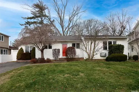 1 Abbey Ln, Plainview, NY 11803